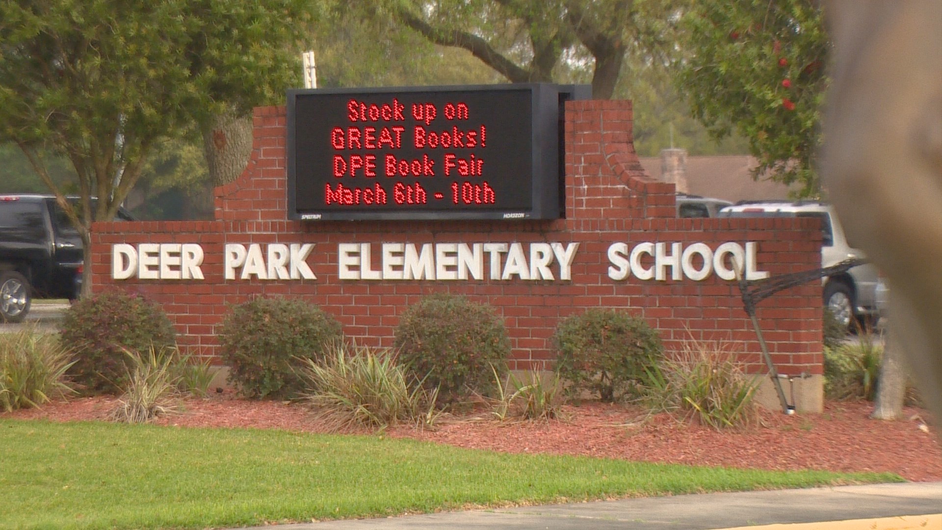 Deer Park parent pulls gun in pick up line